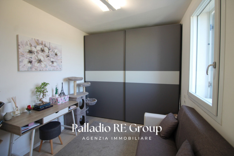 Nella ricercata zona di Vicenza detta "Oasi di Casale "
Villa Giardino 3 Camere Box Terrazzo

La ...