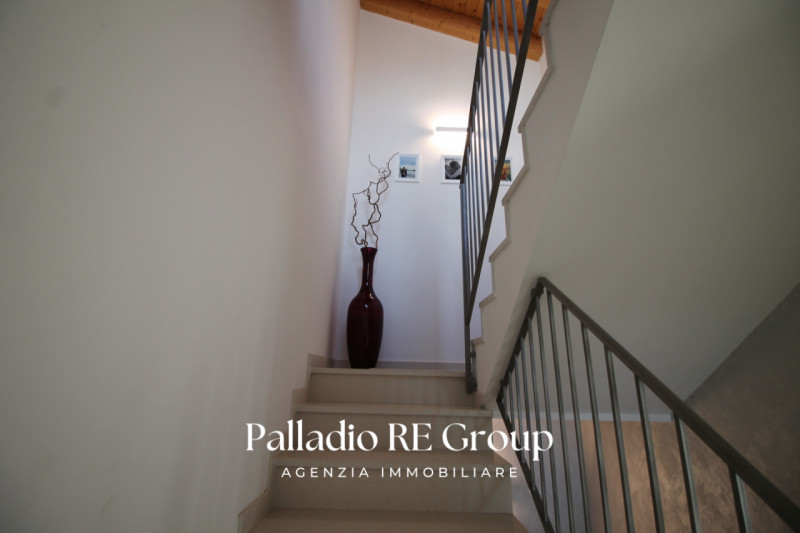 Nella ricercata zona di Vicenza detta "Oasi di Casale "
Villa Giardino 3 Camere Box Terrazzo

La ...