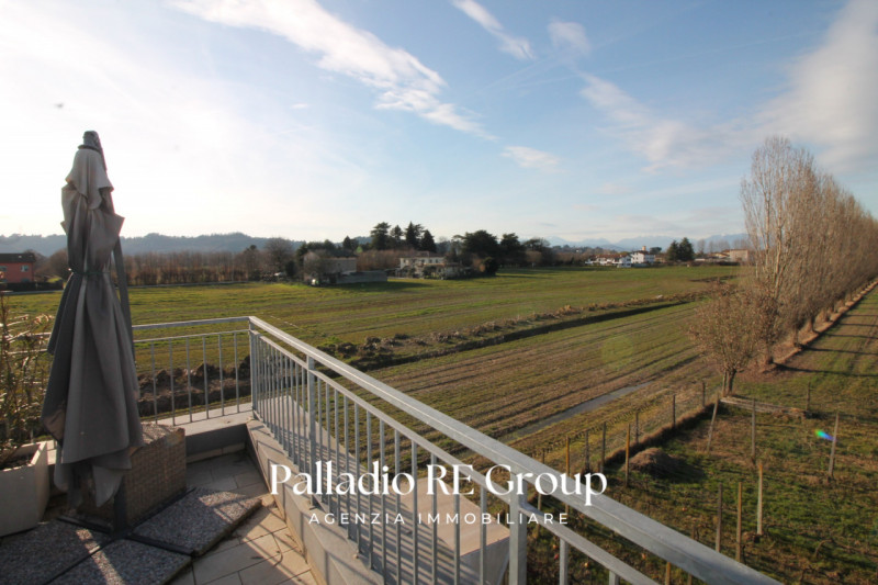 Nella ricercata zona di Vicenza detta "Oasi di Casale "
Villa Giardino 3 Camere Box Terrazzo

La ...