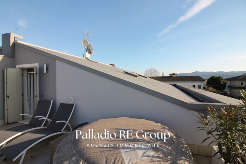 Nella ricercata zona di Vicenza detta "Oasi di Casale "
Villa Giardino 3 Camere Box Terrazzo

La ...