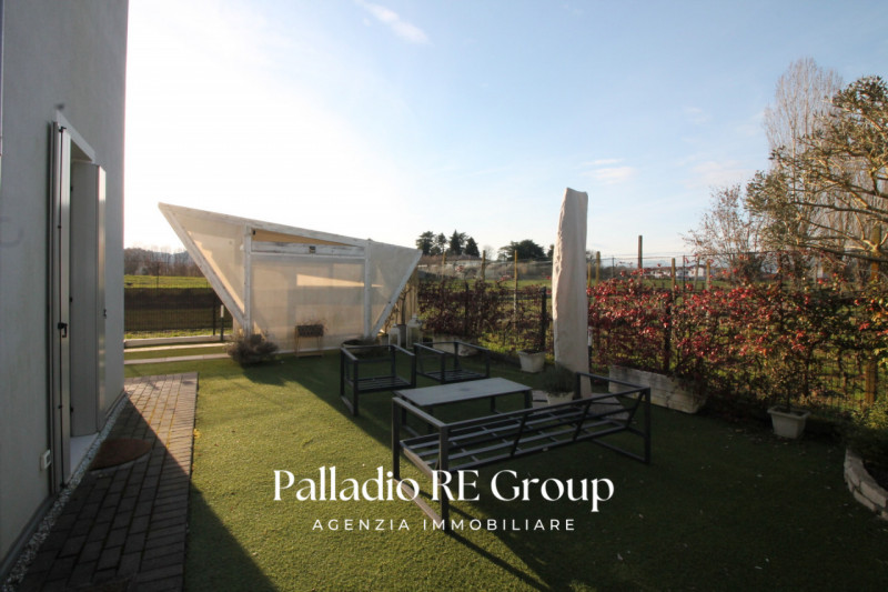 Nella ricercata zona di Vicenza detta "Oasi di Casale "
Villa Giardino 3 Camere Box Terrazzo

La ...