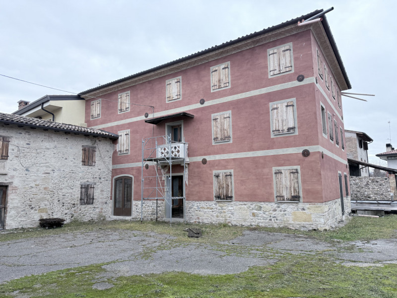 (Per INFO Fabrizio 333 7743912) In un'area di alto valore paesaggistico e storico e a pochissimi ...