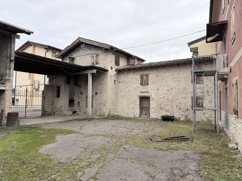 (Per INFO Fabrizio 333 7743912) In un'area di alto valore paesaggistico e storico e a pochissimi ...