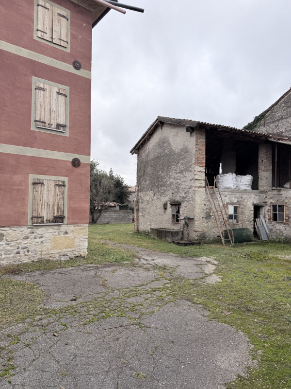 (Per INFO Fabrizio 333 7743912) In un'area di alto valore paesaggistico e storico e a pochissimi ...