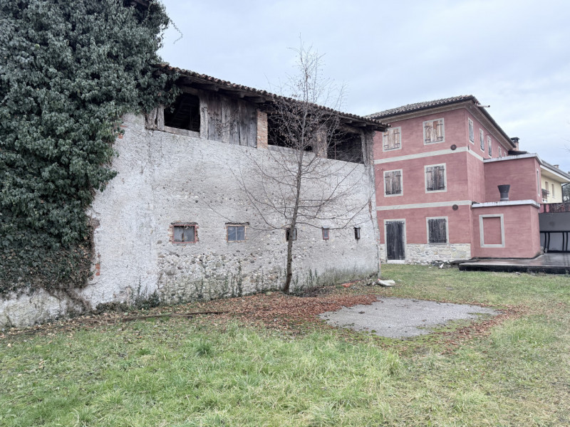 (Per INFO Fabrizio 333 7743912) In un'area di alto valore paesaggistico e storico e a pochissimi ...