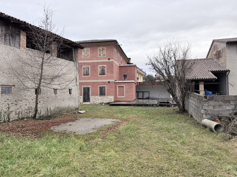 (Per INFO Fabrizio 333 7743912) In un'area di alto valore paesaggistico e storico e a pochissimi ...