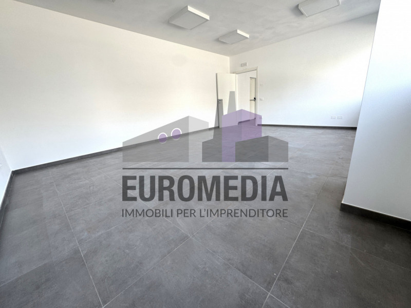 Per informazioni: 375.7062731

EUROMEDIA propone in locazione un interessante immobile a destinaz...