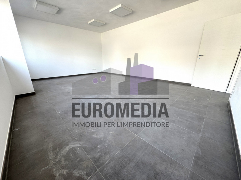 Per informazioni: 375.7062731

EUROMEDIA propone in locazione un interessante immobile a destinaz...