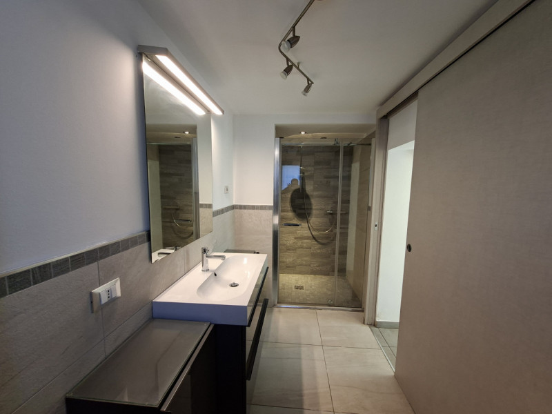 In via Turazza, a Padova, proponiamo una casa singola su due livelli completamente ristrutturata ...