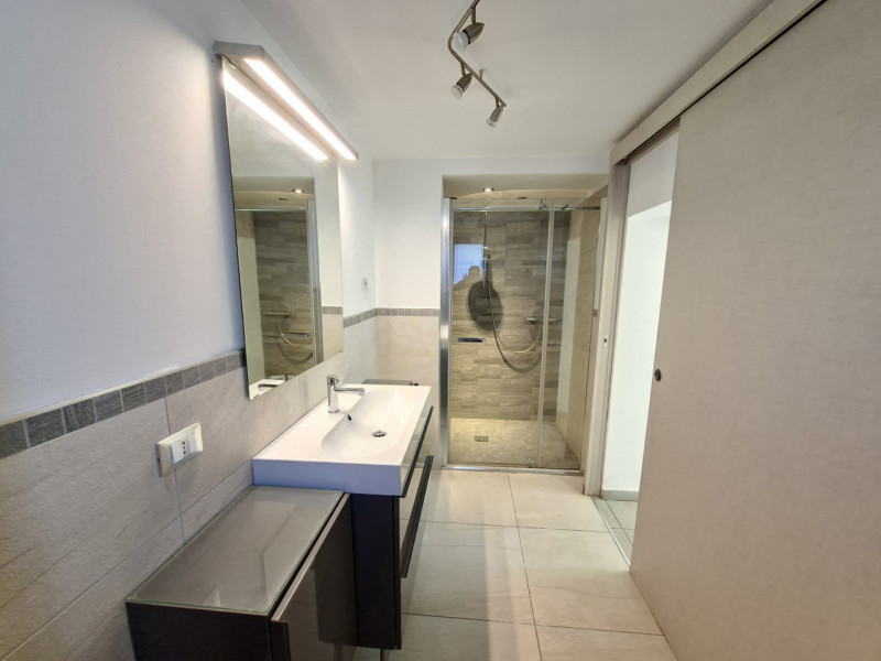 In via Turazza, a Padova, proponiamo una casa singola su due livelli completamente ristrutturata ...