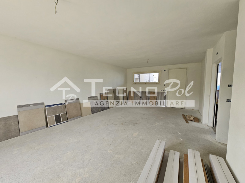 LOREGGIA - In pronta consegna introvabile bifamiliare con quattro camere.
Ampio reparto giorno, q...