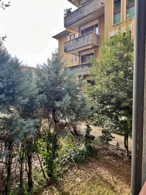 APPARTAMENTO TRICAMERE CON DUE BAGNI, CUCINA SEPARATA E GARAGE IN VENDITA A VICENZA OVEST:-Rif. 8...