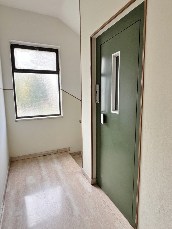 APPARTAMENTO TRICAMERE CON DUE BAGNI, CUCINA SEPARATA E GARAGE IN VENDITA A VICENZA OVEST:-Rif. 8...