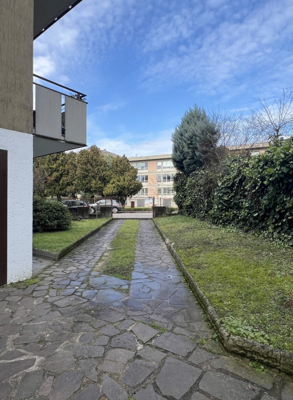 APPARTAMENTO TRICAMERE CON DUE BAGNI, CUCINA SEPARATA E GARAGE IN VENDITA A VICENZA OVEST:-Rif. 8...