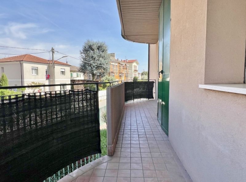 BILOCALE ARREDATO E CON GARAGE IN VENDITA A VICENZA ZONA VIALE TRIESTE - Rif. 8350
Nel versante N...