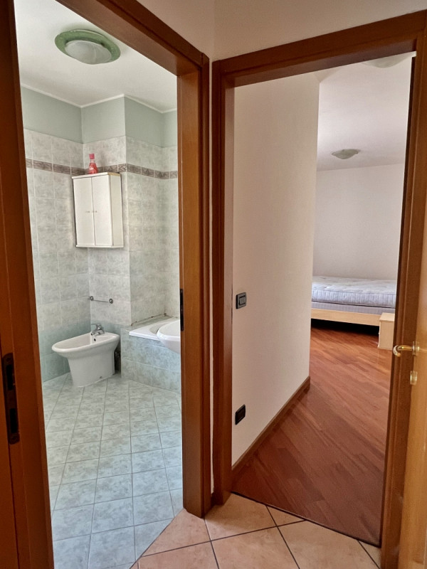 BILOCALE ARREDATO E CON GARAGE IN VENDITA A VICENZA ZONA VIALE TRIESTE - Rif. 8350
Nel versante N...