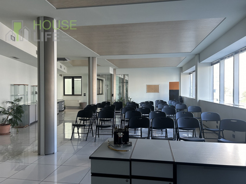 SCHIO-zona industriale: UFFICI direzionali già arredati di varie metrature situati in una palazzi...