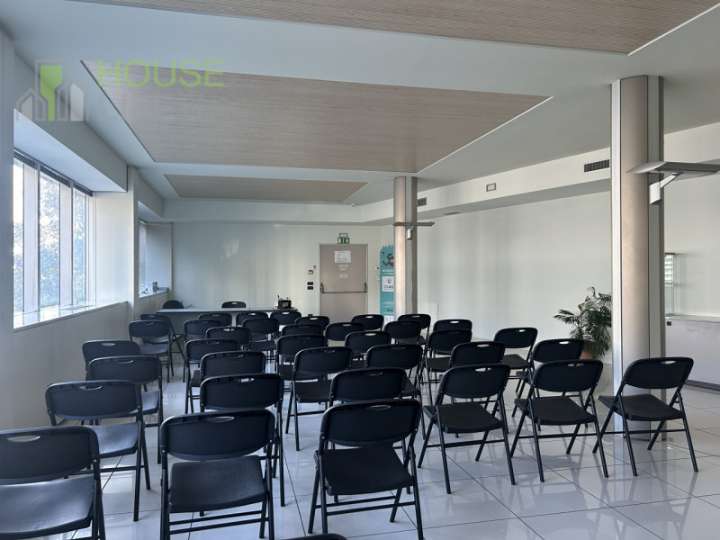 SCHIO-zona industriale: UFFICI direzionali già arredati di varie metrature situati in una palazzi...