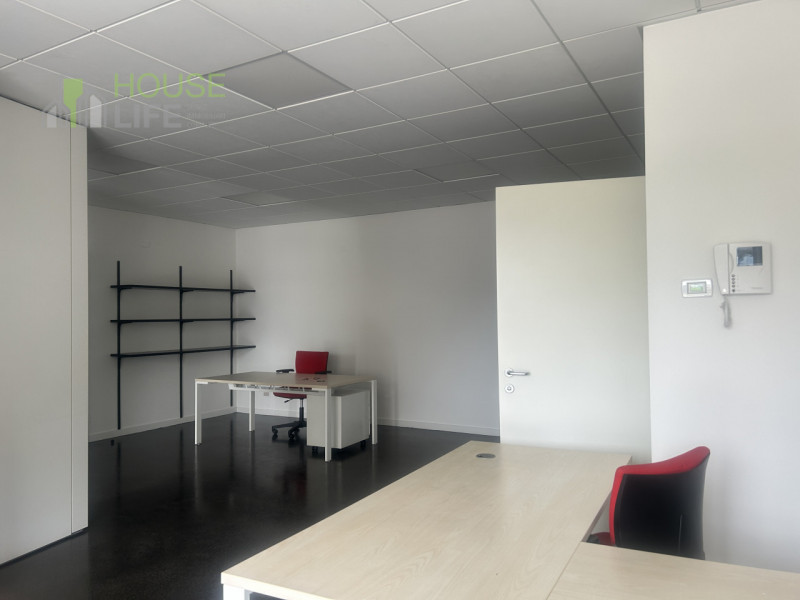 SCHIO: Luminoso UFFICIO di circa 84 mq in complesso direzionale, ubicato al piano primo e servito...