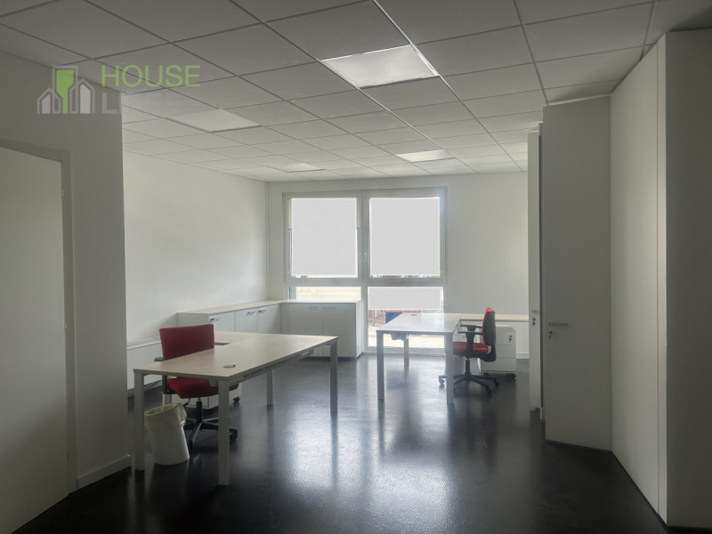 SCHIO: Luminoso UFFICIO di circa 84 mq in complesso direzionale, ubicato al piano primo e servito...