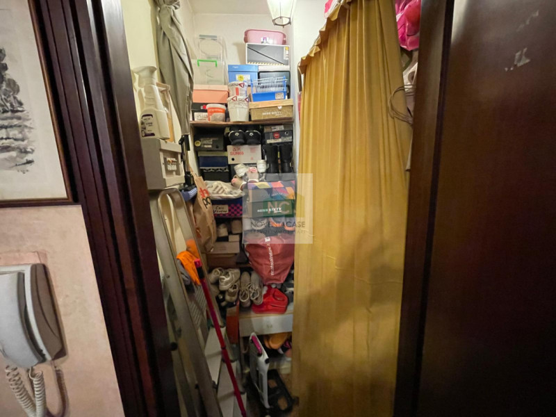 Appartamento situato al primo piano di una palazzina anni 70 a Noventa Padovana, comoda a tutti i...