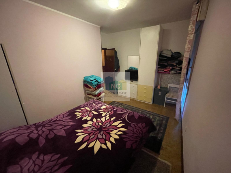 Appartamento situato al primo piano di una palazzina anni 70 a Noventa Padovana, comoda a tutti i...