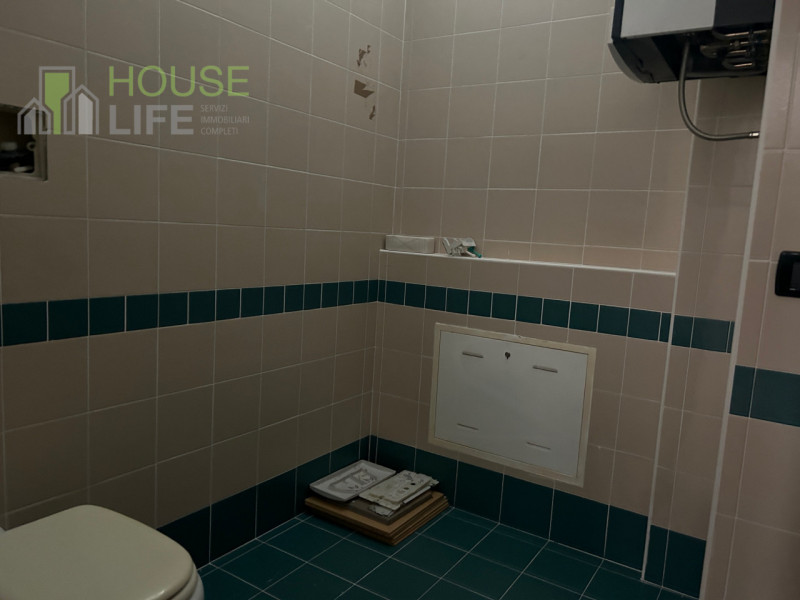 SCHIO: Zona SS.TRINITA' NEGOZIO-UFFICIO vetrinato di 158 mq con servizi. Parcheggio privato e pub...