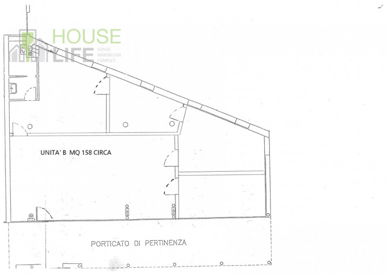 SCHIO: Zona SS.TRINITA' NEGOZIO-UFFICIO vetrinato di 158 mq con servizi. Parcheggio privato e pub...