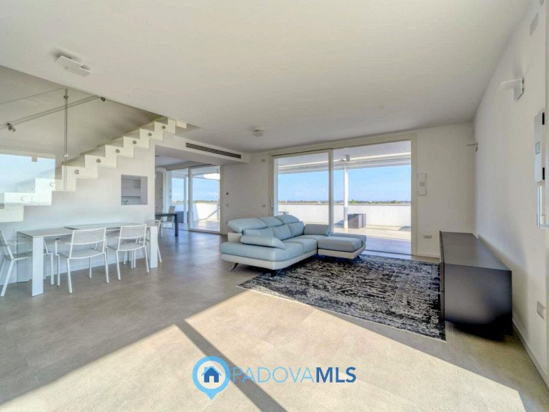 Immobile in esclusiva al Gruppo Padova MLS

VIGONZA Zona Perarolo. ATTICO recentissimo, come nuov...