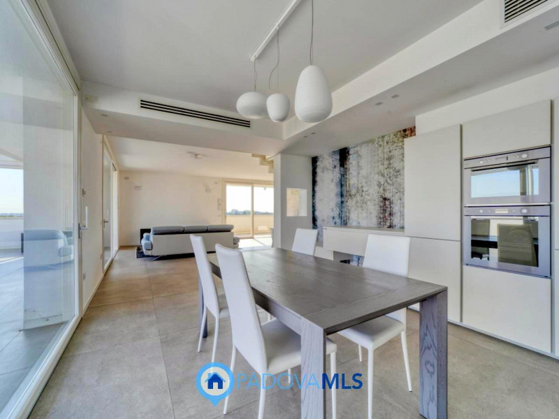 Immobile in esclusiva al Gruppo Padova MLS

VIGONZA Zona Perarolo. ATTICO recentissimo, come nuov...