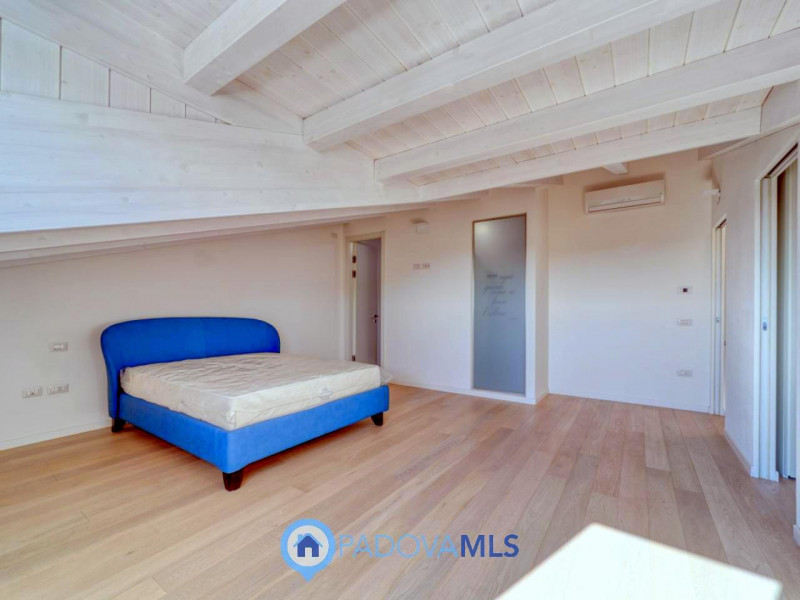 Immobile in esclusiva al Gruppo Padova MLS

VIGONZA Zona Perarolo. ATTICO recentissimo, come nuov...