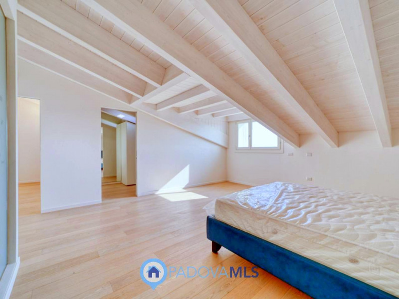 Immobile in esclusiva al Gruppo Padova MLS

VIGONZA Zona Perarolo. ATTICO recentissimo, come nuov...