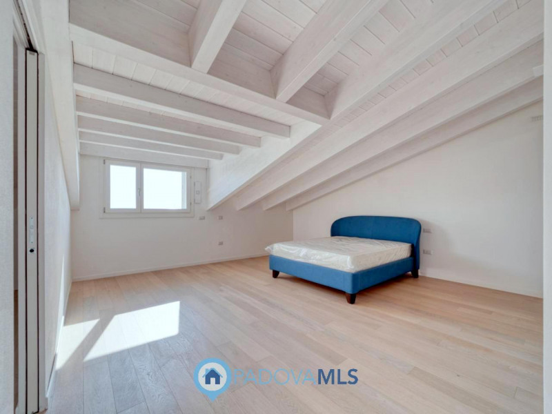 Immobile in esclusiva al Gruppo Padova MLS

VIGONZA Zona Perarolo. ATTICO recentissimo, come nuov...