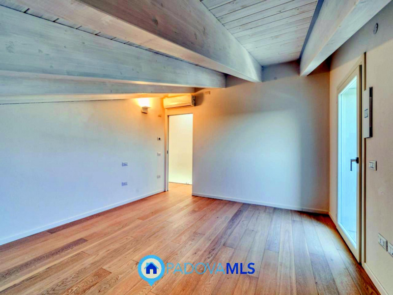 Immobile in esclusiva al Gruppo Padova MLS

VIGONZA Zona Perarolo. ATTICO recentissimo, come nuov...