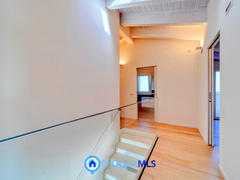 Immobile in esclusiva al Gruppo Padova MLS

VIGONZA Zona Perarolo. ATTICO recentissimo, come nuov...