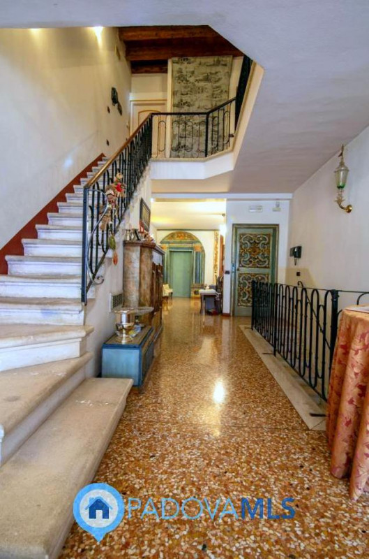 Immobile in esclusiva al Gruppo Padova MLS

Elegante palazzetto terra-cielo completamente ristrut...