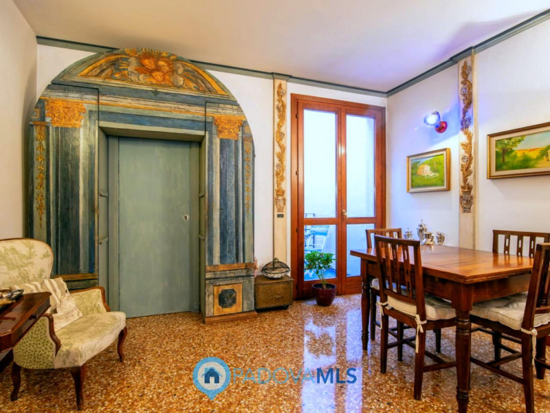 Immobile in esclusiva al Gruppo Padova MLS

Elegante palazzetto terra-cielo completamente ristrut...