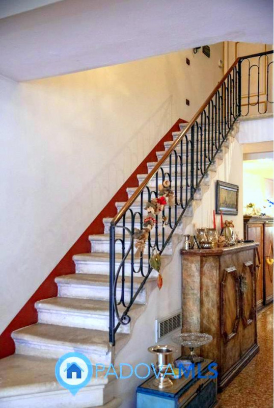 Immobile in esclusiva al Gruppo Padova MLS

Elegante palazzetto terra-cielo completamente ristrut...