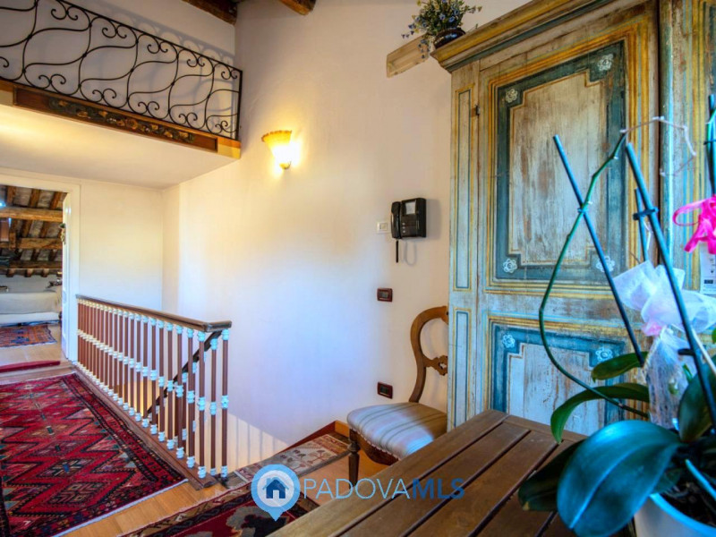 Immobile in esclusiva al Gruppo Padova MLS

Elegante palazzetto terra-cielo completamente ristrut...