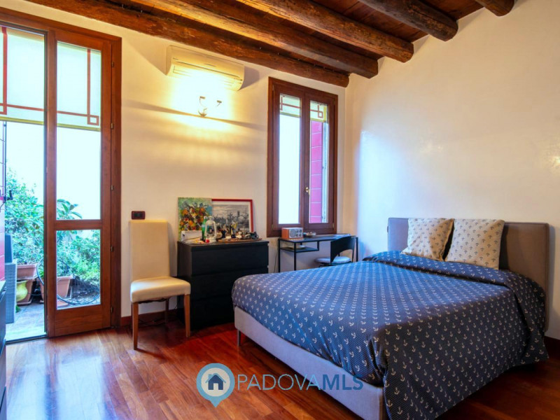 Immobile in esclusiva al Gruppo Padova MLS

Elegante palazzetto terra-cielo completamente ristrut...