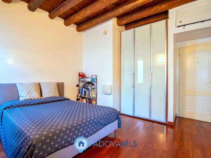 Immobile in esclusiva al Gruppo Padova MLS

Elegante palazzetto terra-cielo completamente ristrut...