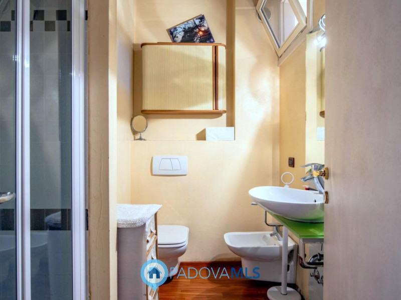 Immobile in esclusiva al Gruppo Padova MLS

Elegante palazzetto terra-cielo completamente ristrut...