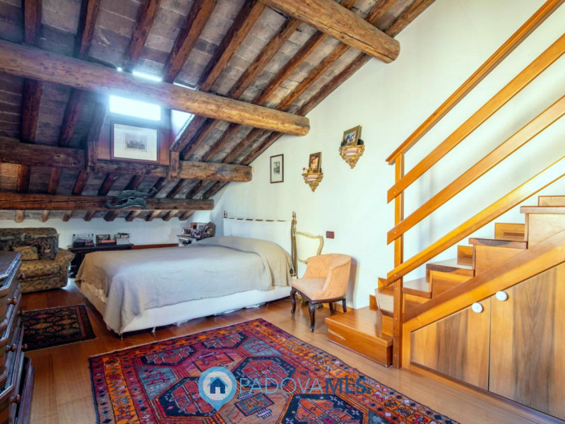 Immobile in esclusiva al Gruppo Padova MLS

Elegante palazzetto terra-cielo completamente ristrut...