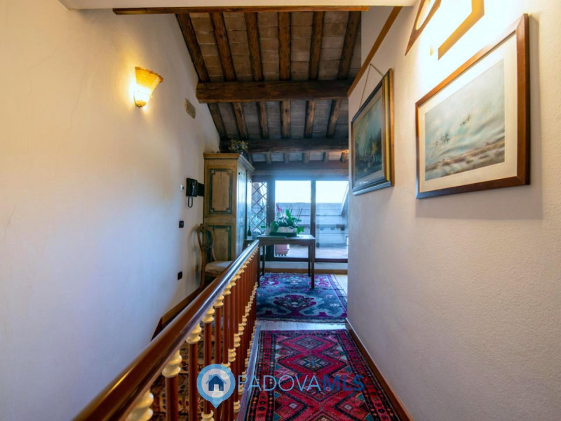 Immobile in esclusiva al Gruppo Padova MLS

Elegante palazzetto terra-cielo completamente ristrut...