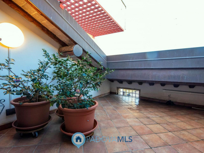 Immobile in esclusiva al Gruppo Padova MLS

Elegante palazzetto terra-cielo completamente ristrut...