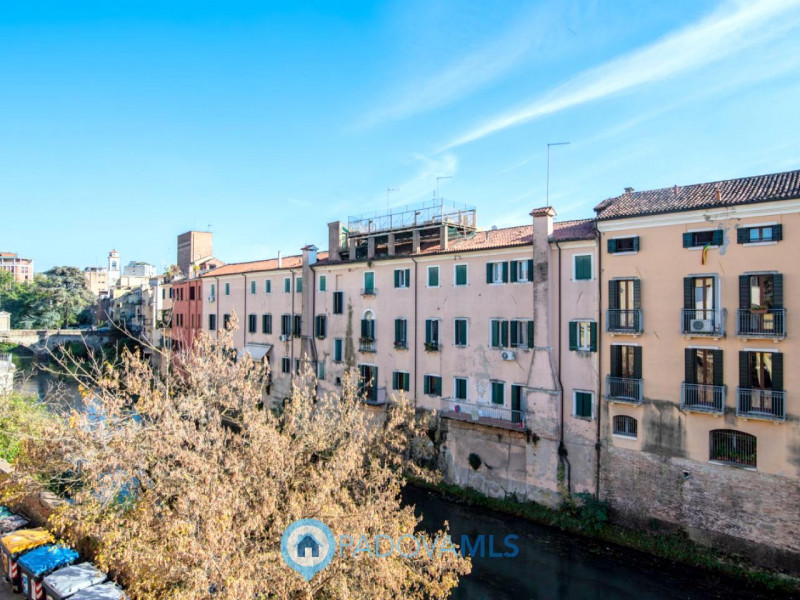 Immobile in esclusiva al Gruppo Padova MLS

Elegante palazzetto terra-cielo completamente ristrut...