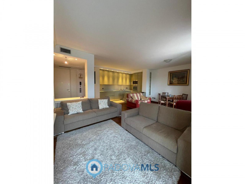 Immobile in esclusiva al Gruppo Padova MLS
Nella zona più esclusiva di Abano, su elegante palazzi...