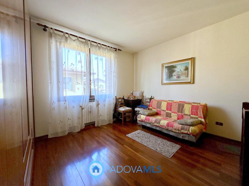 Immobile in esclusiva al Gruppo Padova MLS

In centro paese, comoda a tutti i servizi, proponiamo...