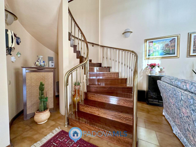 Immobile in esclusiva al Gruppo Padova MLS

In centro paese, comoda a tutti i servizi, proponiamo...