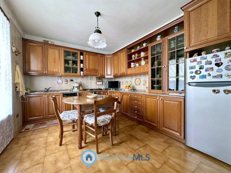 Immobile in esclusiva al Gruppo Padova MLS

In centro paese, comoda a tutti i servizi, proponiamo...